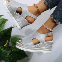 Adjustable buckle sandals